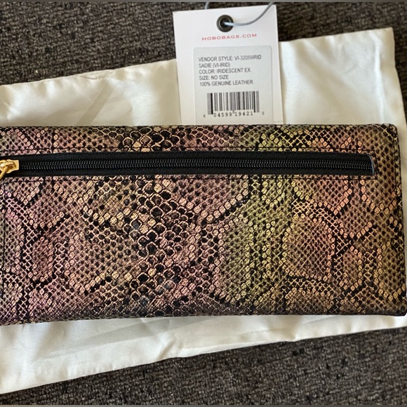 NWT Hobo International iridescent rainbow leather snake print wallet - Picture 4 of 16